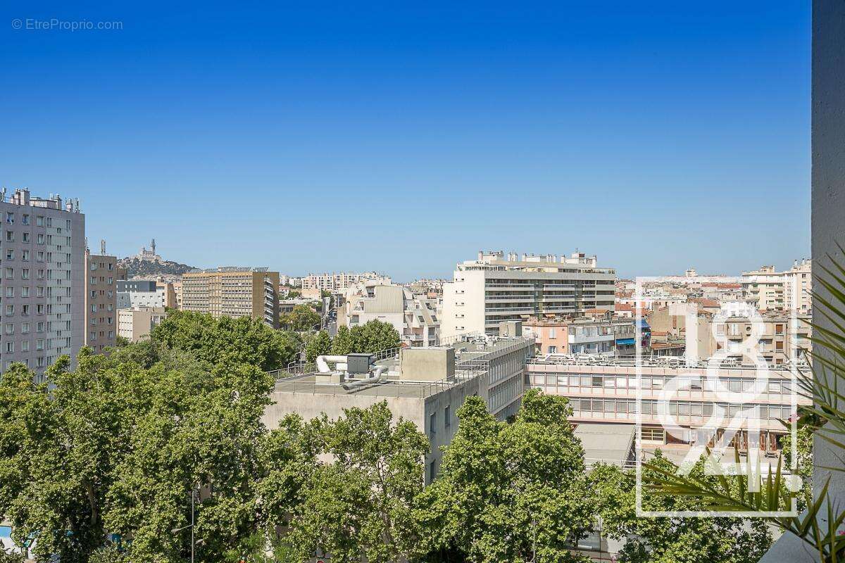 Appartement à MARSEILLE-5E