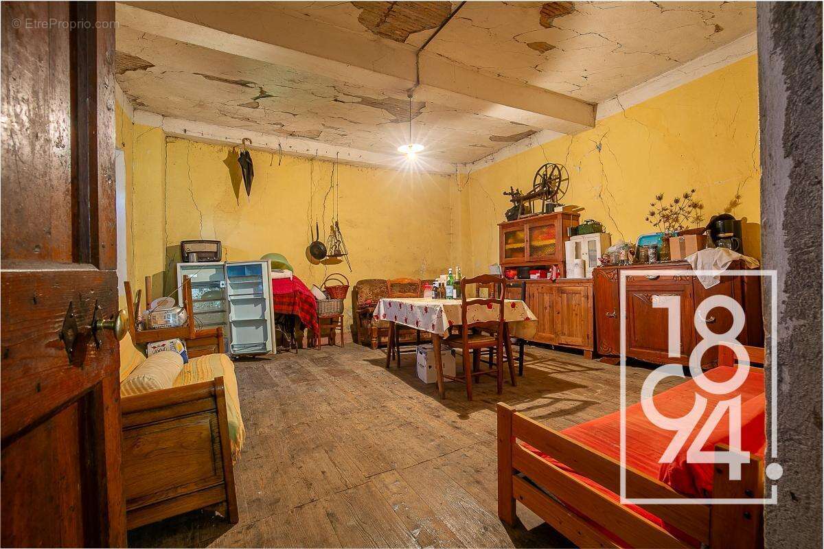 Maison à ENCHASTRAYES