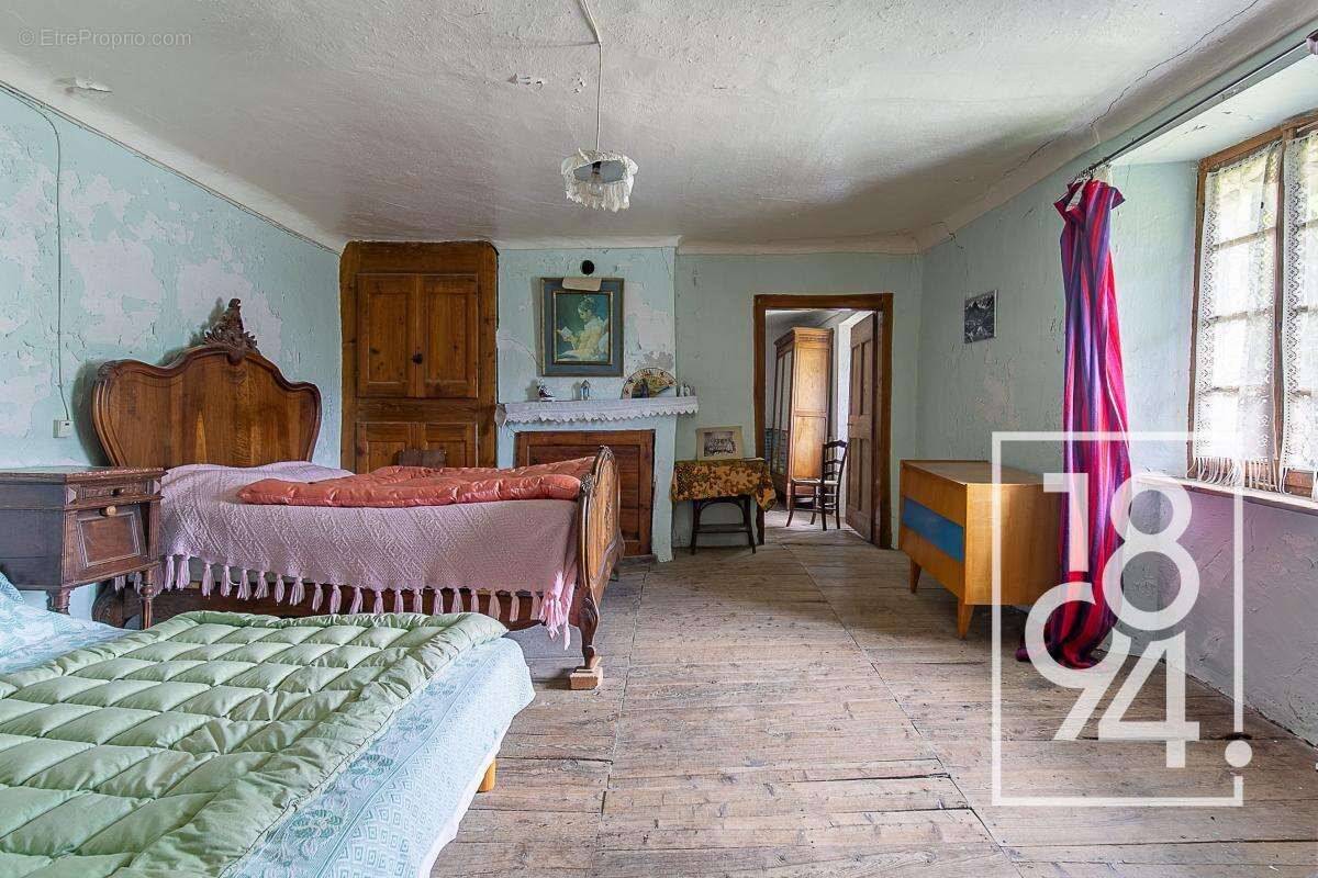 Maison à ENCHASTRAYES