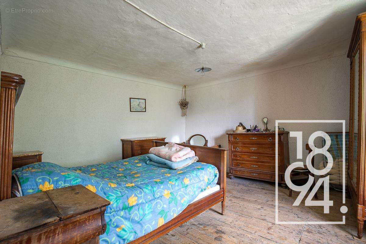 Maison à ENCHASTRAYES