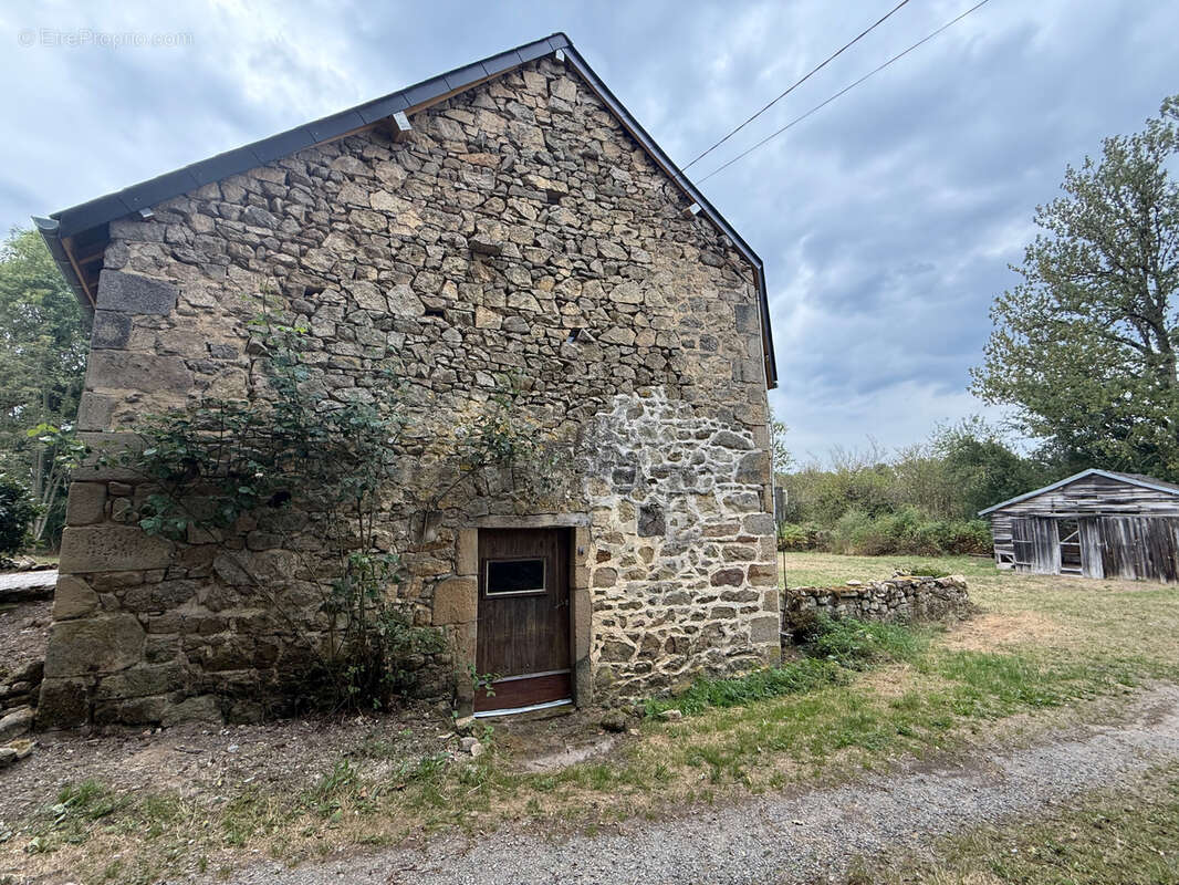 Maison à SAINT-JULIEN-LA-GENESTE