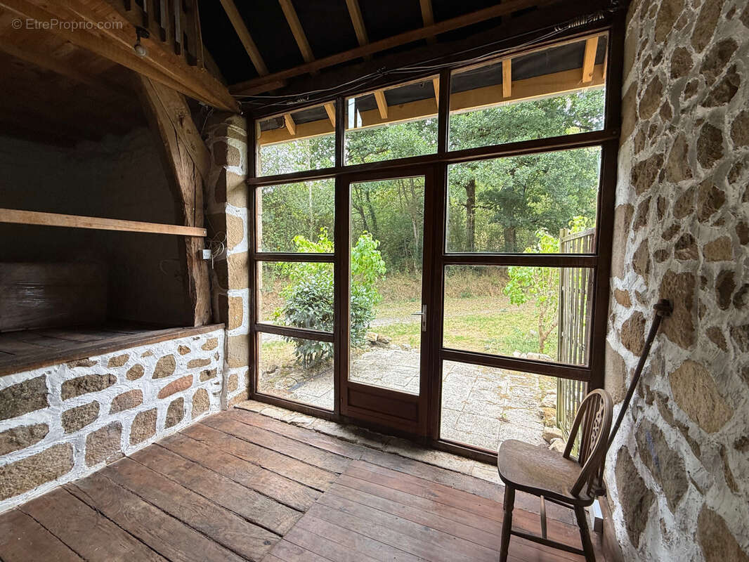 Maison à SAINT-JULIEN-LA-GENESTE