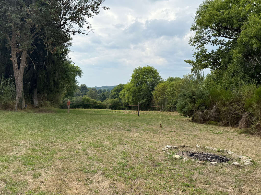 Maison à SAINT-JULIEN-LA-GENESTE