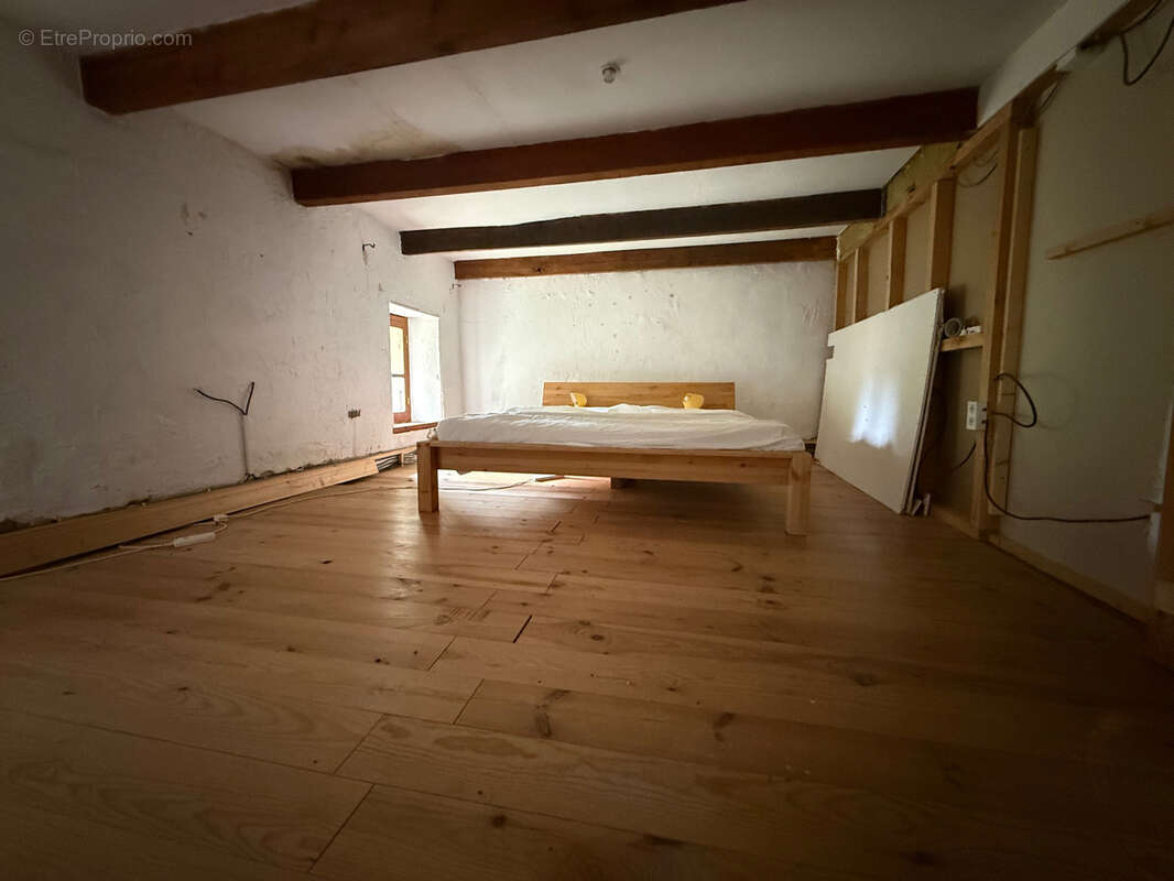 Maison à SAINT-JULIEN-LA-GENESTE