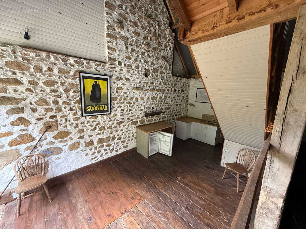 Maison à SAINT-JULIEN-LA-GENESTE