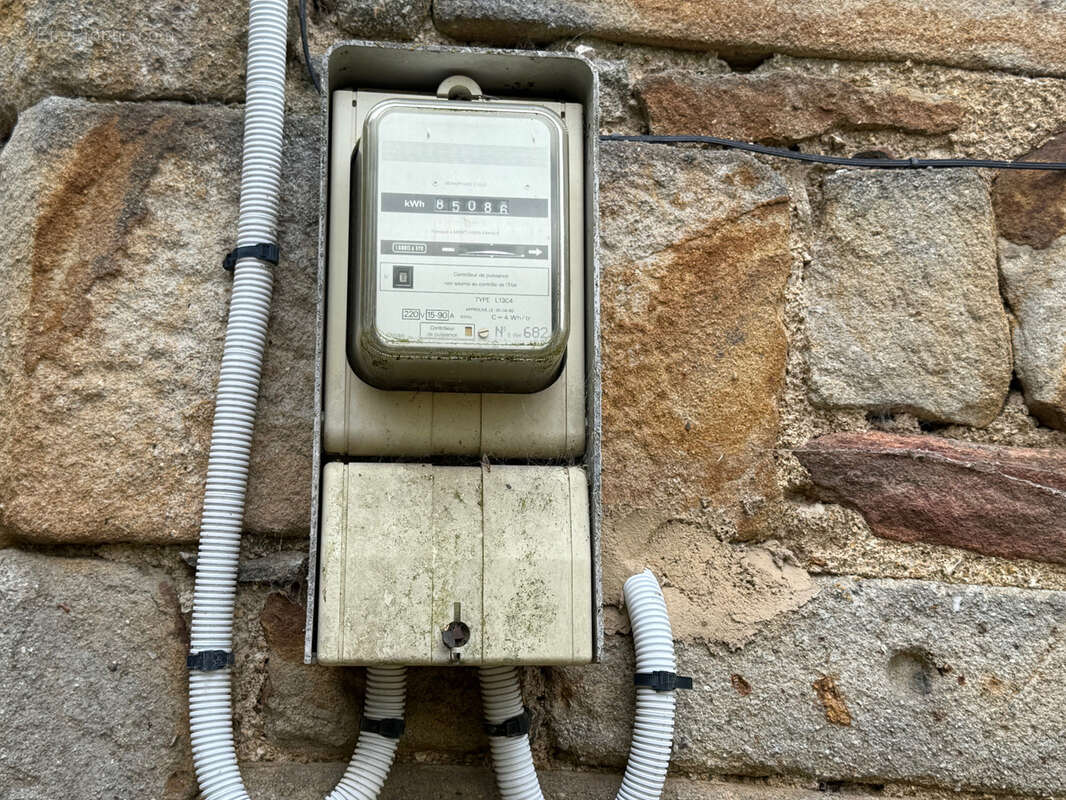 Maison à SAINT-JULIEN-LA-GENESTE