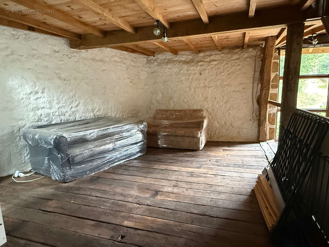 Maison à SAINT-JULIEN-LA-GENESTE