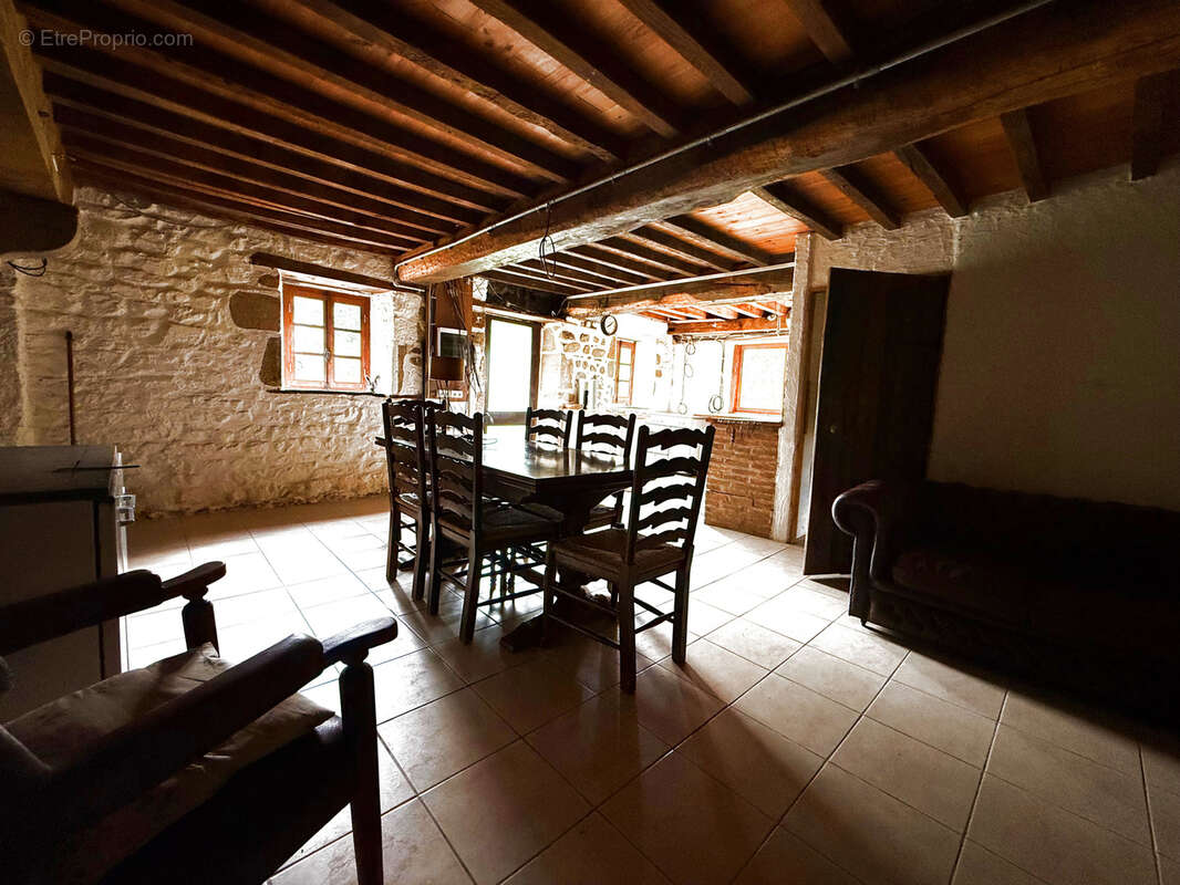 Maison à SAINT-JULIEN-LA-GENESTE