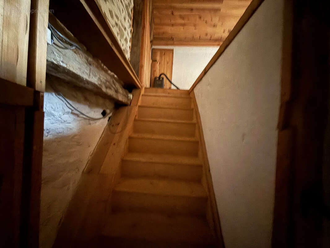 Maison à SAINT-JULIEN-LA-GENESTE