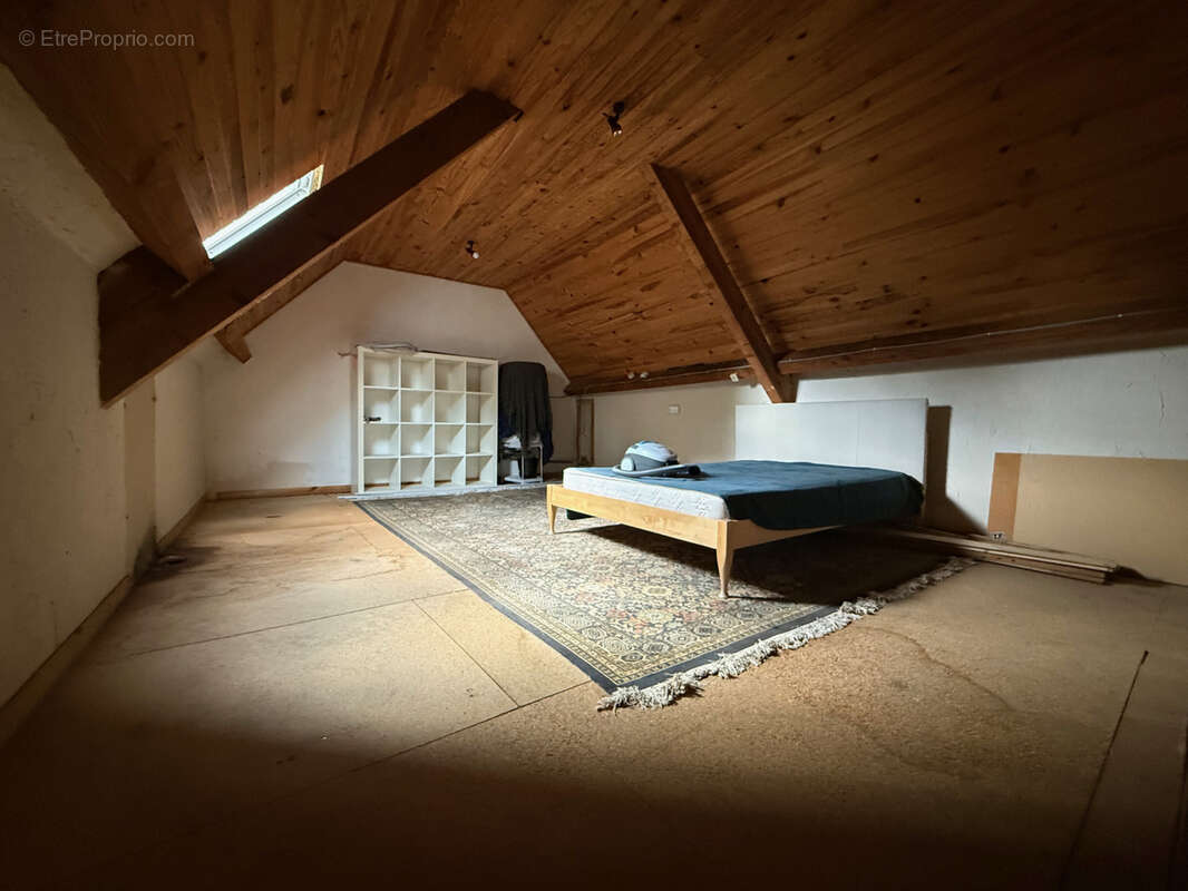 Maison à SAINT-JULIEN-LA-GENESTE