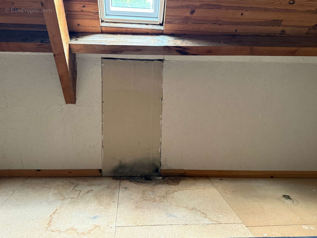 Maison à SAINT-JULIEN-LA-GENESTE