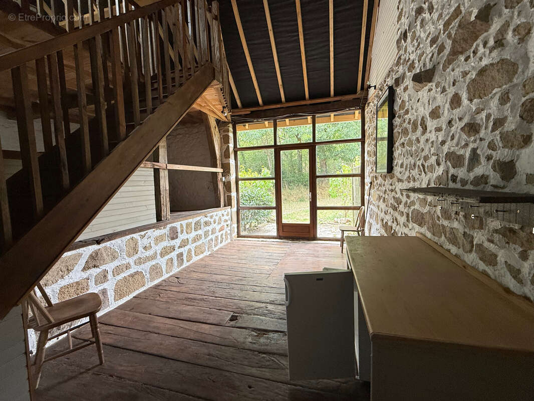 Maison à SAINT-JULIEN-LA-GENESTE