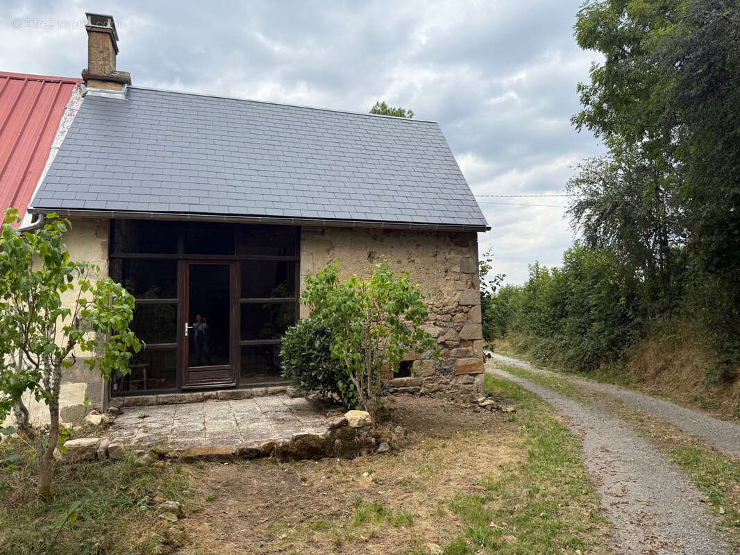 Maison à SAINT-JULIEN-LA-GENESTE