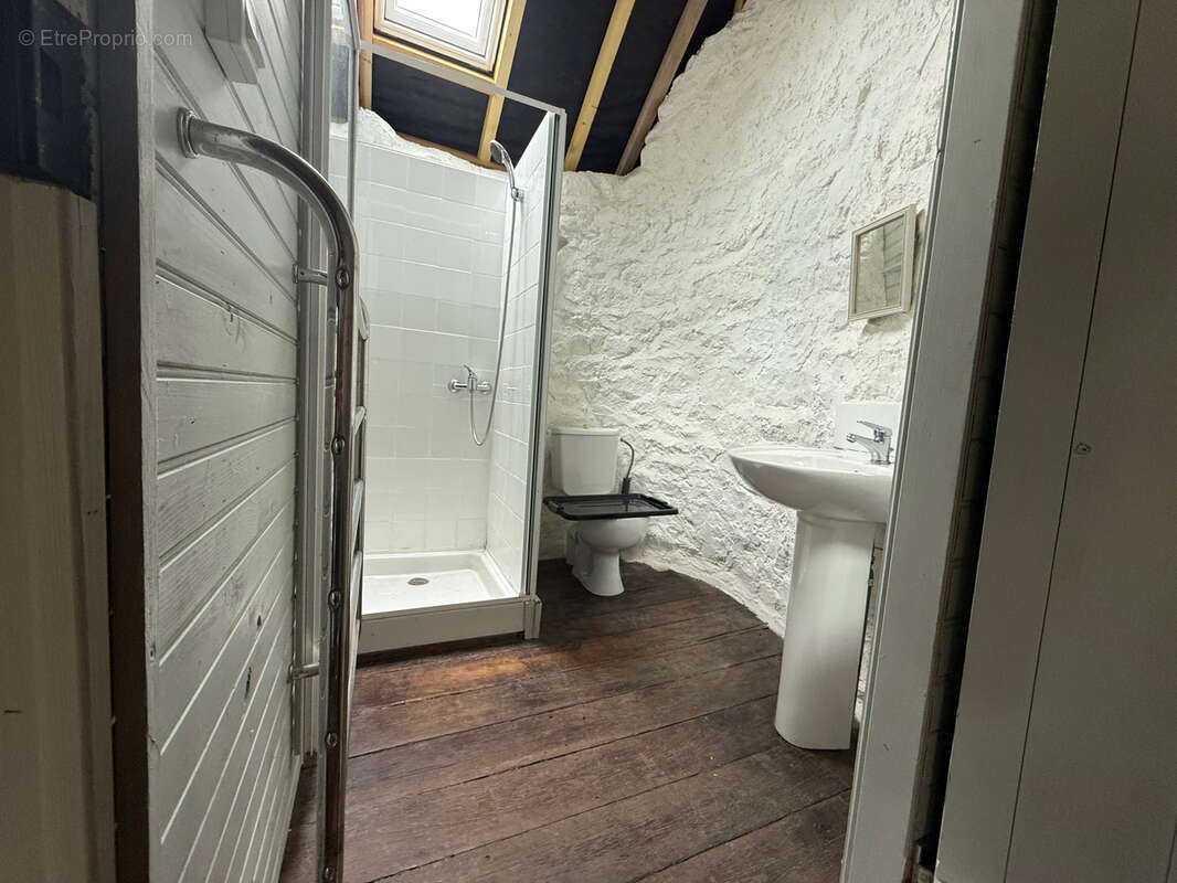 Maison à SAINT-JULIEN-LA-GENESTE