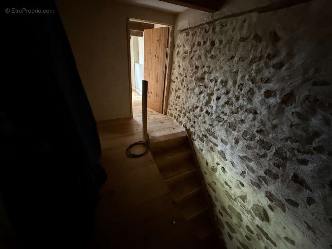 Maison à SAINT-JULIEN-LA-GENESTE