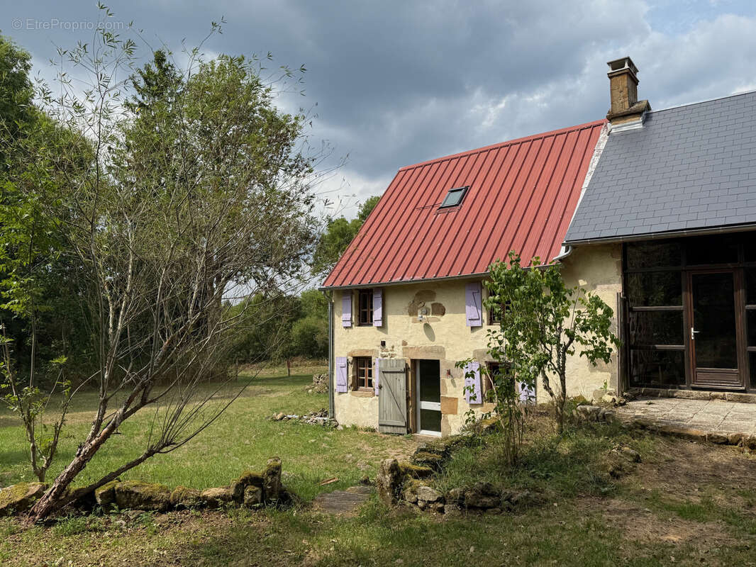Maison à SAINT-JULIEN-LA-GENESTE