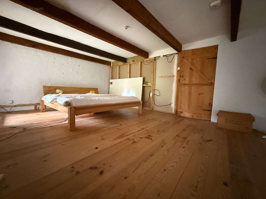 Maison à SAINT-JULIEN-LA-GENESTE