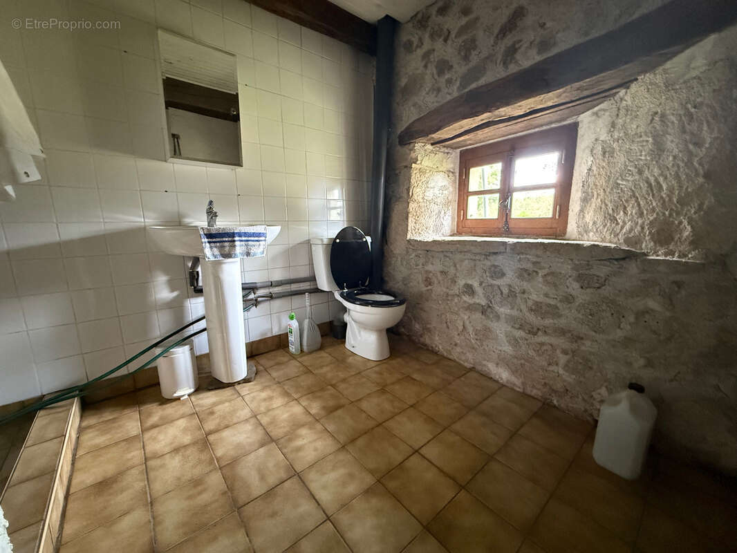 Maison à SAINT-JULIEN-LA-GENESTE