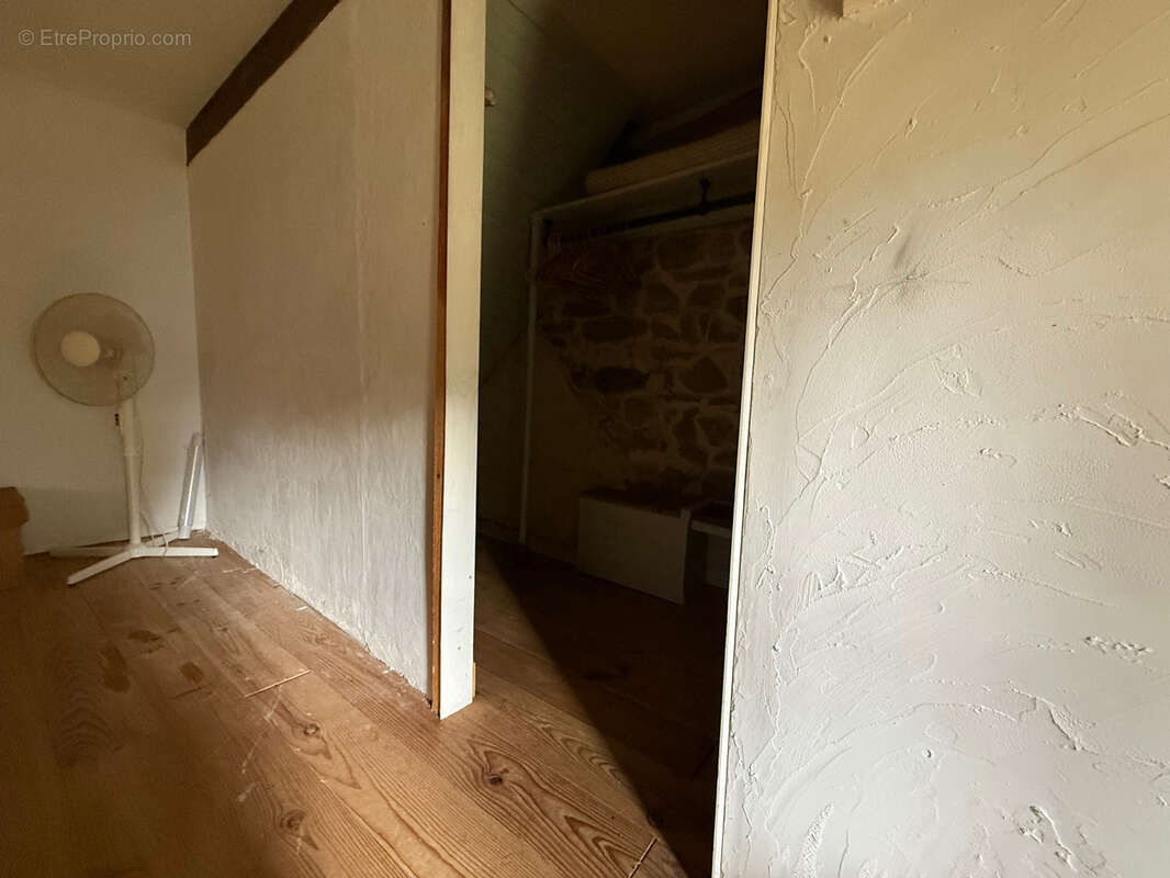 Maison à SAINT-JULIEN-LA-GENESTE