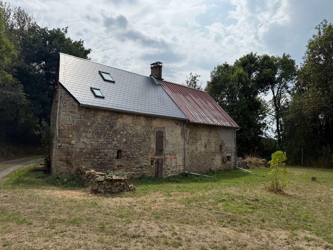 Maison à SAINT-JULIEN-LA-GENESTE