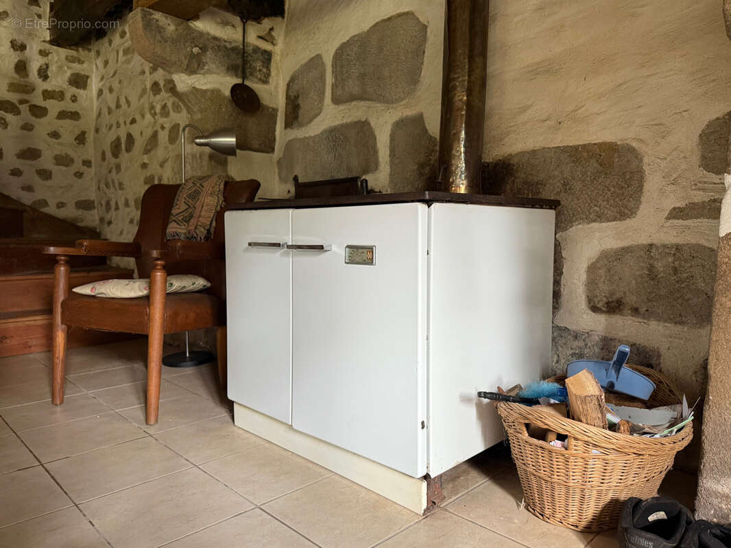 Maison à SAINT-JULIEN-LA-GENESTE