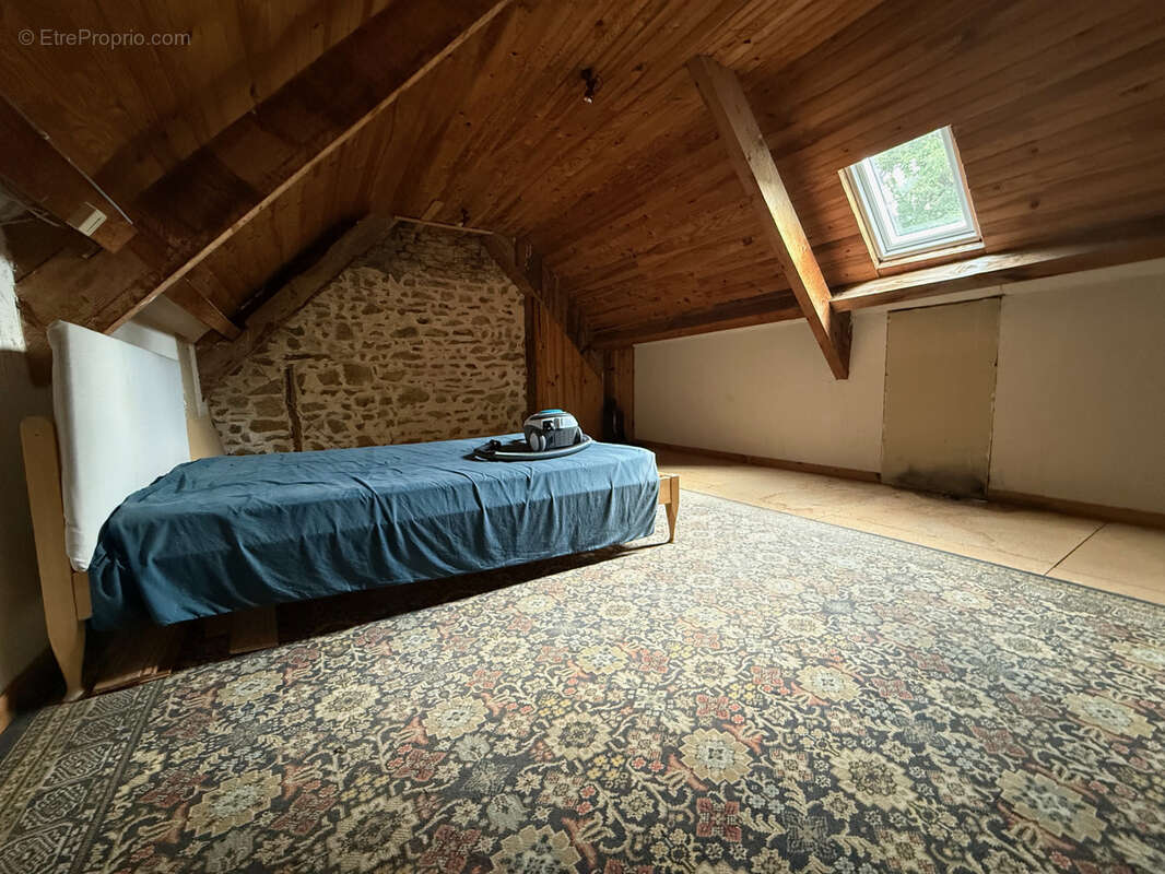 Maison à SAINT-JULIEN-LA-GENESTE