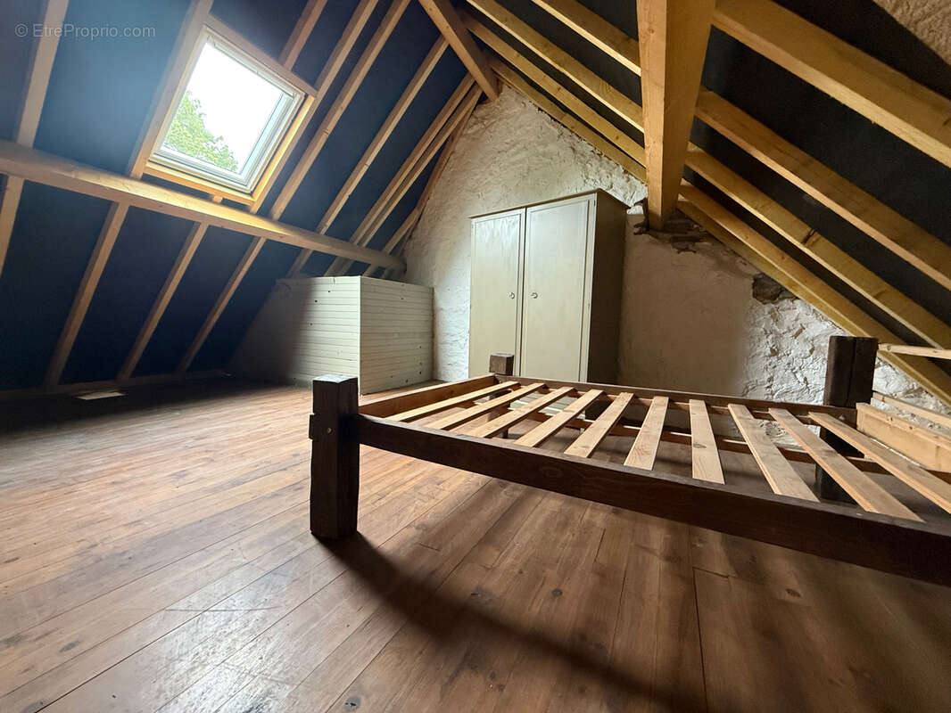 Maison à SAINT-JULIEN-LA-GENESTE