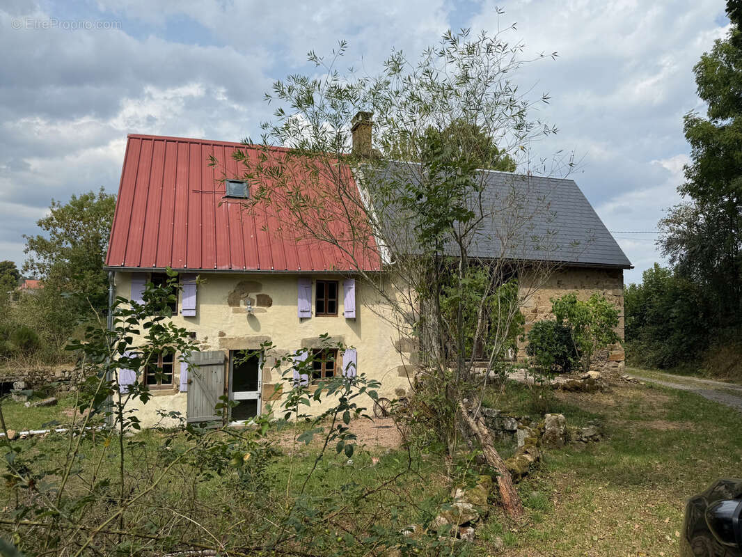 Maison à SAINT-JULIEN-LA-GENESTE