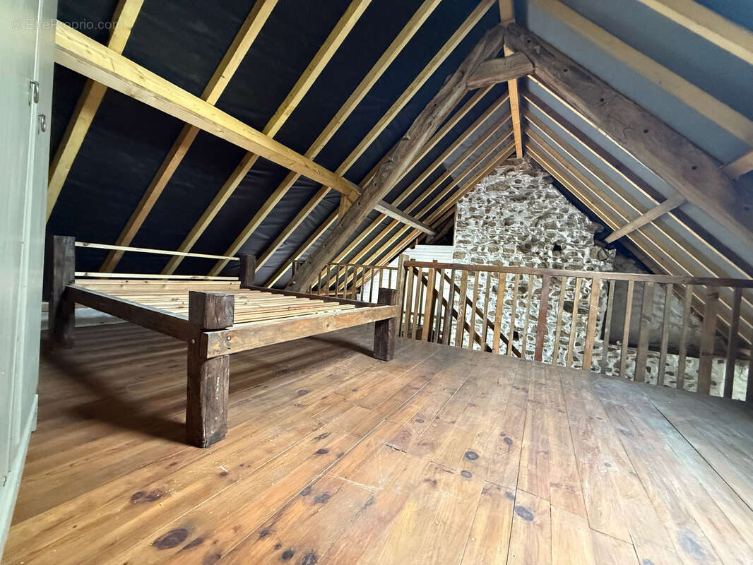 Maison à SAINT-JULIEN-LA-GENESTE