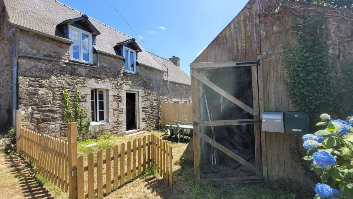 Maison à PONT-MELVEZ