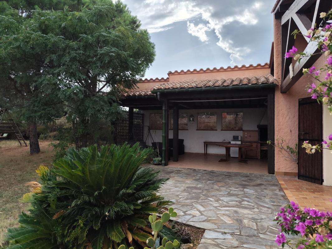 Maison à MONTESQUIEU-DES-ALBERES