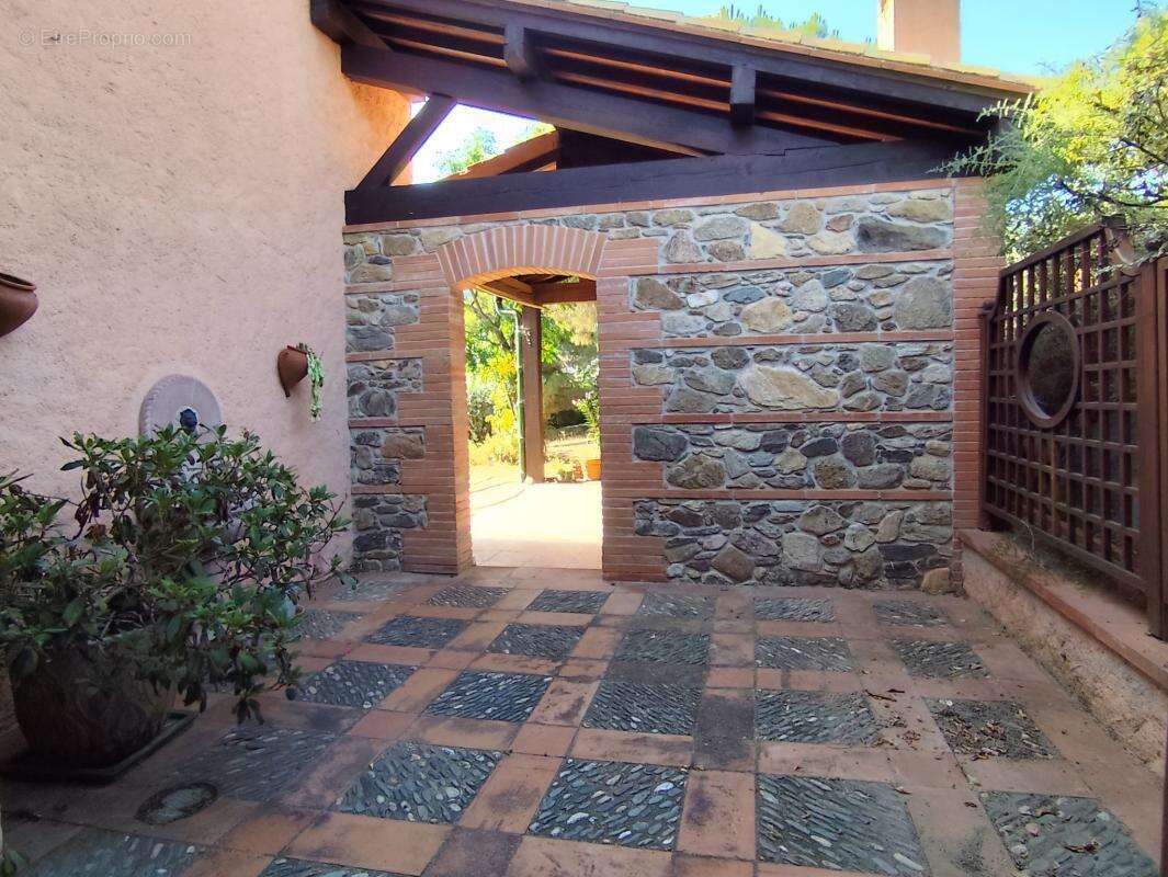 Maison à MONTESQUIEU-DES-ALBERES