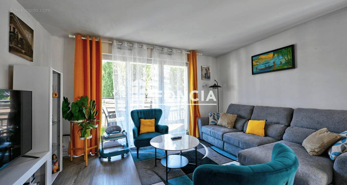 Appartement à FONTENAY-LE-FLEURY