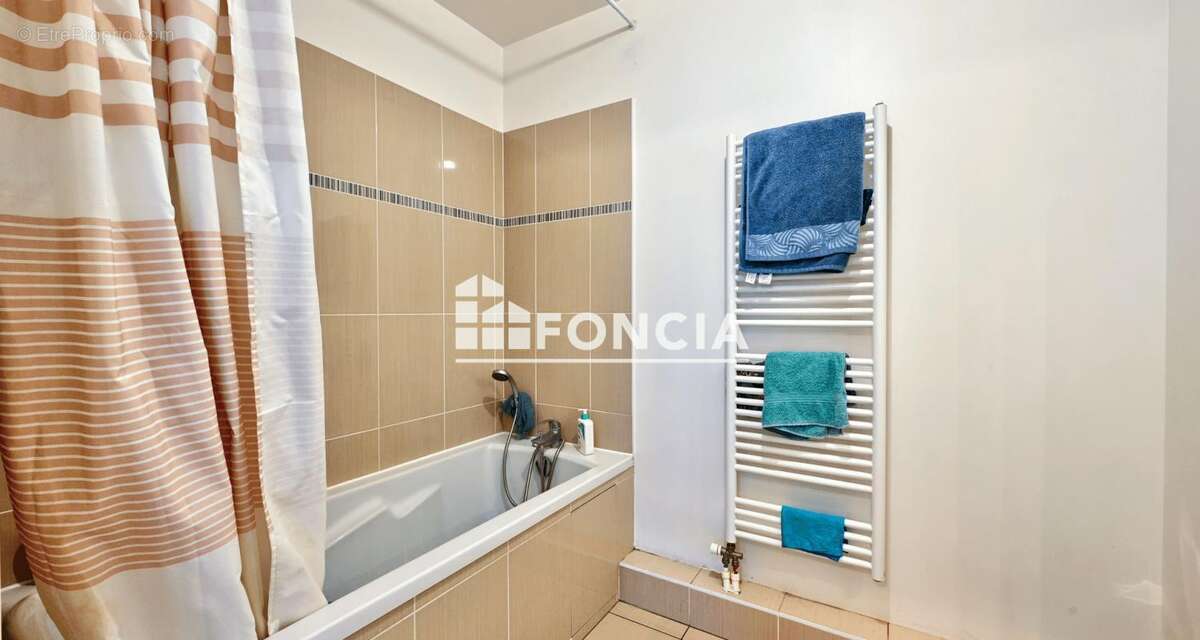 Appartement à FONTENAY-LE-FLEURY