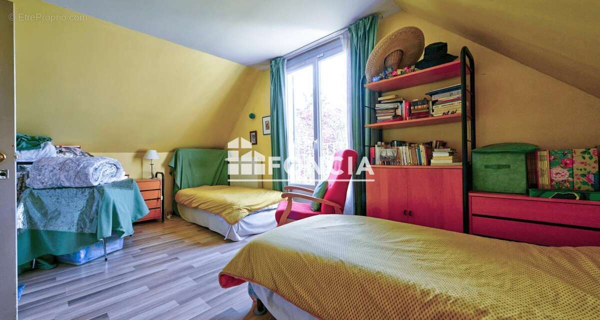 Maison à LE MESNIL-SAINT-DENIS