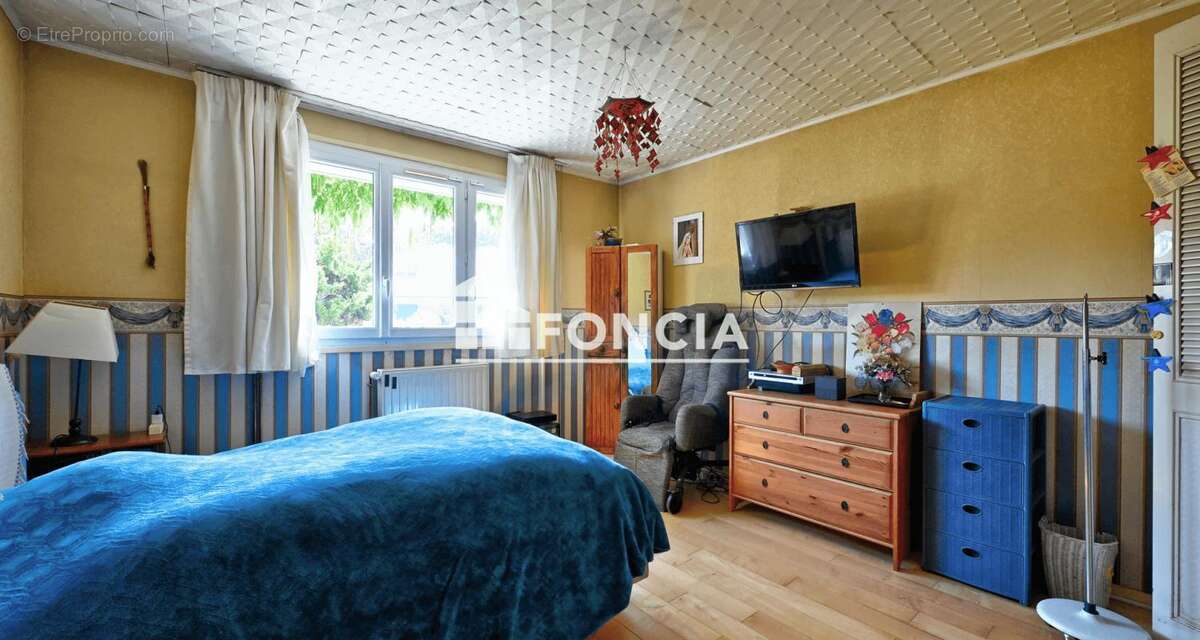 Maison à LE MESNIL-SAINT-DENIS