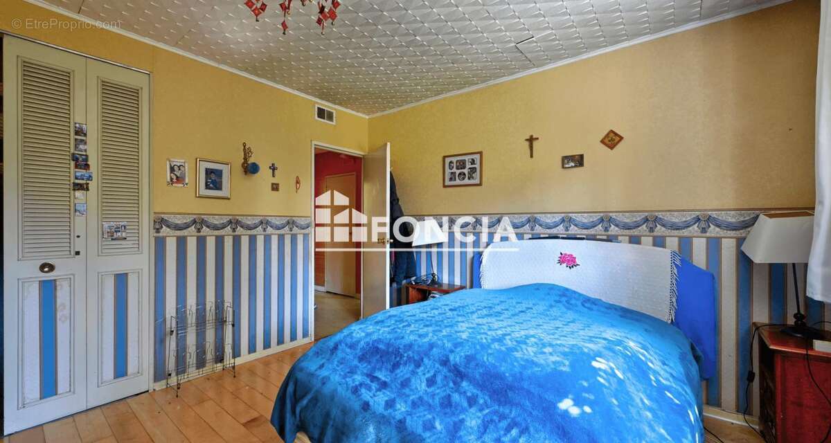 Maison à LE MESNIL-SAINT-DENIS