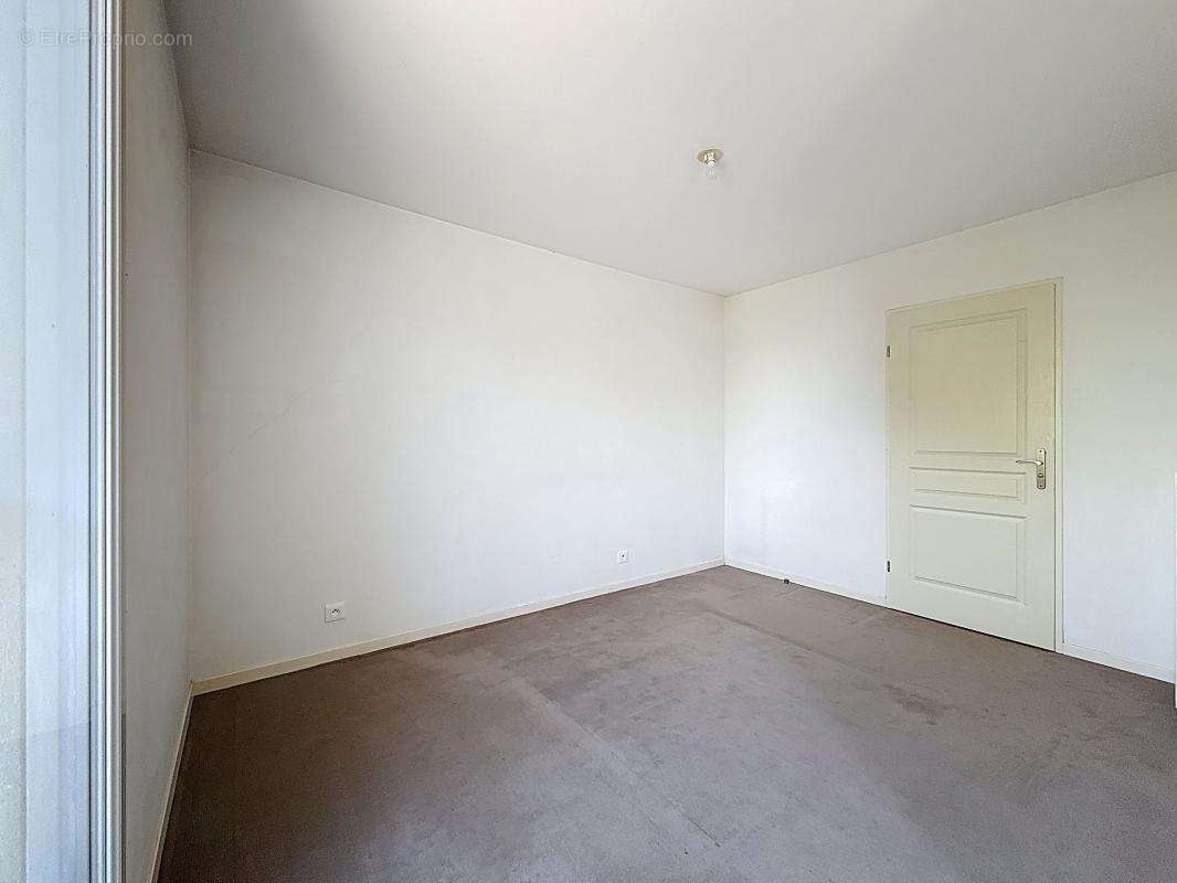 Appartement à VOISINS-LE-BRETONNEUX