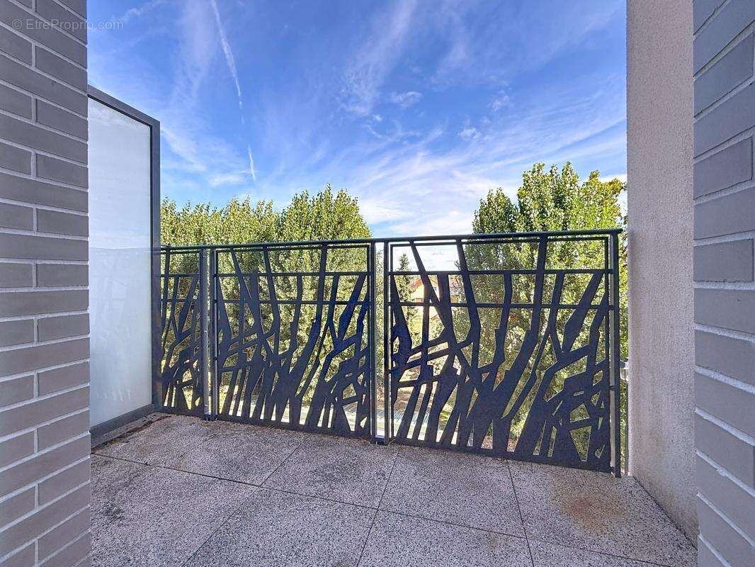 Appartement à VOISINS-LE-BRETONNEUX