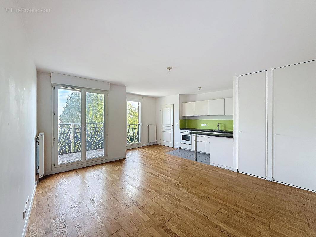 Appartement à VOISINS-LE-BRETONNEUX