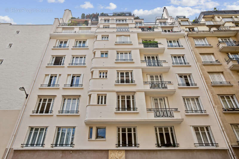 Appartement à PARIS-16E