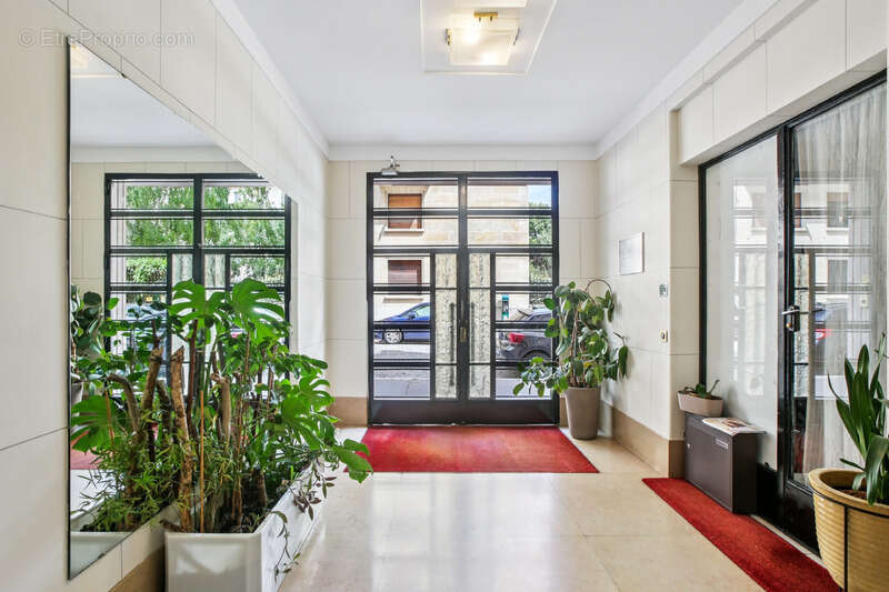 Appartement à PARIS-16E