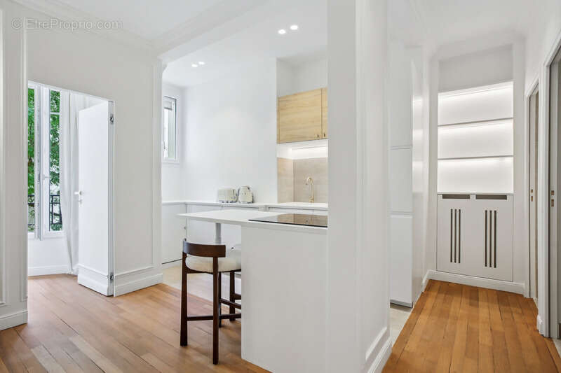 Appartement à PARIS-16E