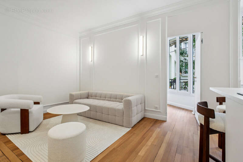 Appartement à PARIS-16E