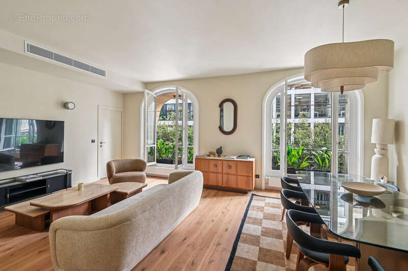 Appartement à PARIS-15E