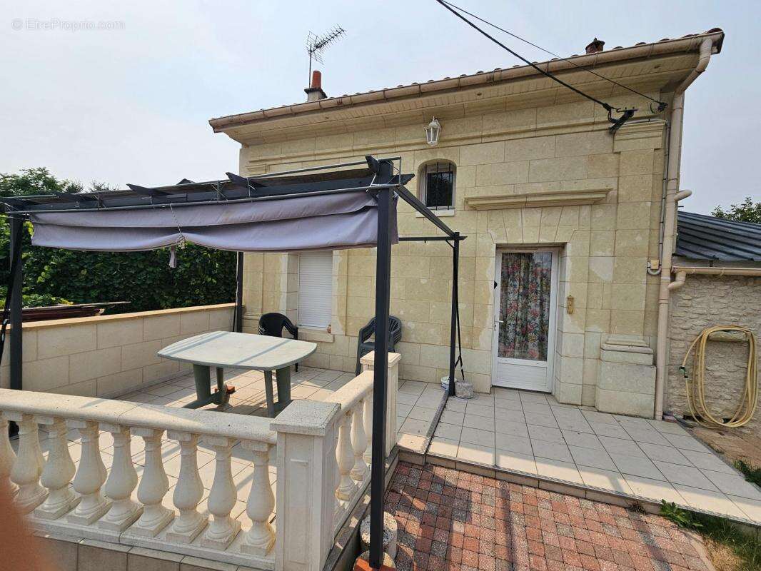 Maison à MONTREUIL-BELLAY