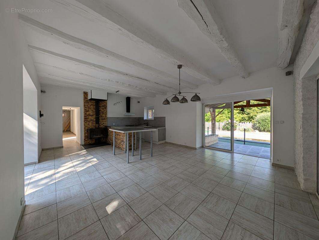 Maison à SAVIGNAC-LES-EGLISES