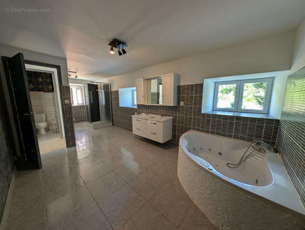 Maison à SAVIGNAC-LES-EGLISES