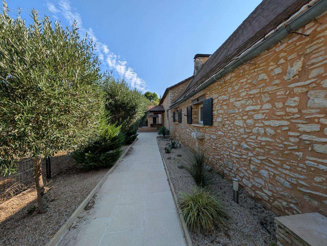 Maison à SAVIGNAC-LES-EGLISES