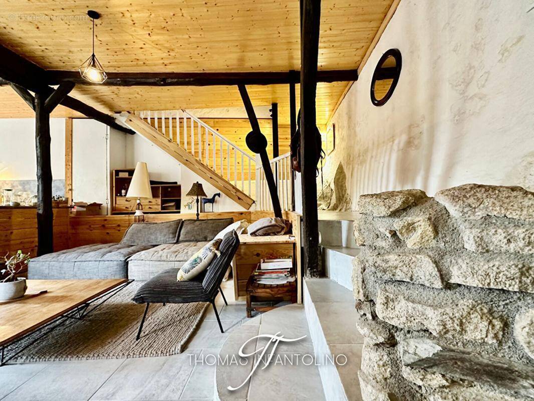 Maison à BROUSSES-ET-VILLARET